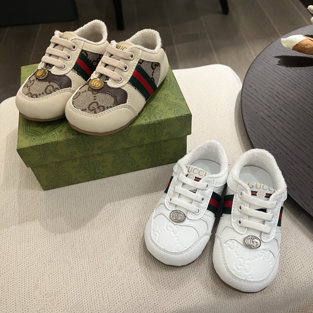 Children's shoes child